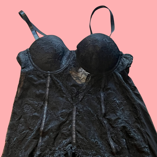 Black lace goth grunge lingerie
No tag or size tag would fit small maybe medium
Cup size looks like A