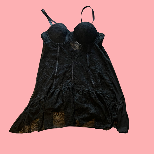 Black lace goth grunge lingerie
No tag or size tag would fit small maybe medium
Cup size looks like A