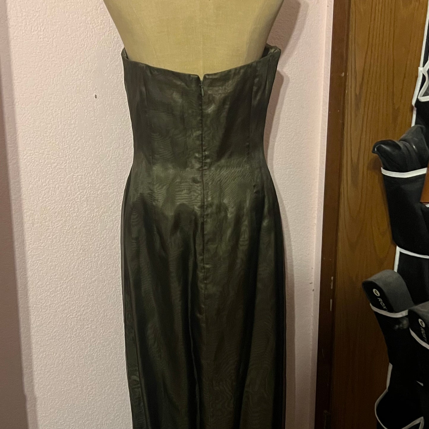 Laundry by Shelli Segal Olive Embellished Gown – Size 10