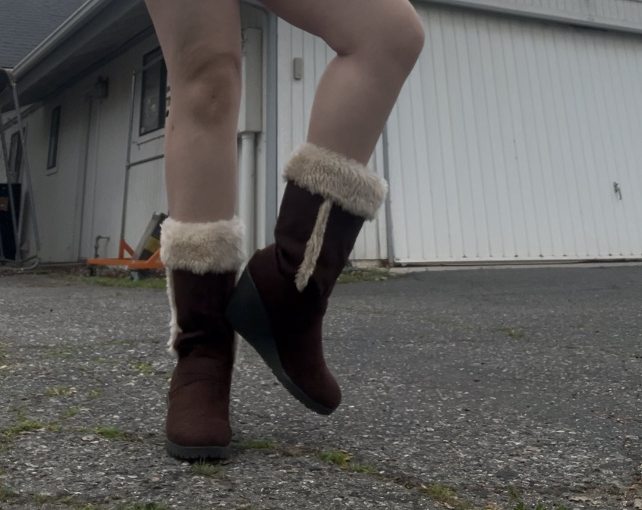 American eagle early 2000s y2k faux fur trim brown wedge heeled boots size 9.5