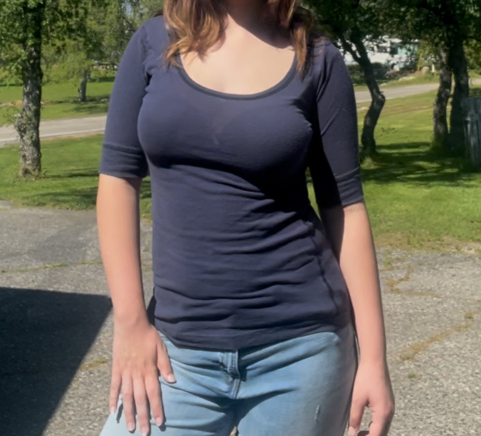 American eagle outfitters vintage early 2000s Y2K Bella swan navy blue mid sleeve top size medium