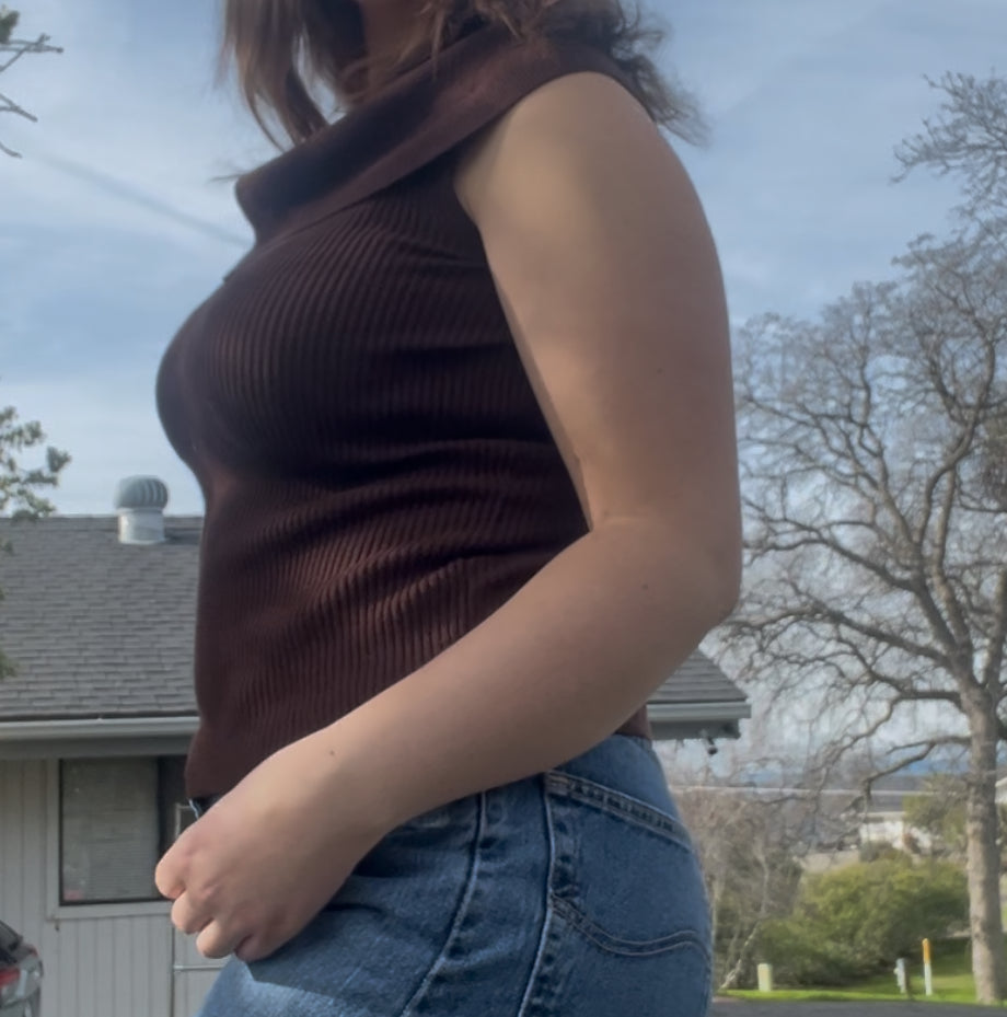 Trendy brown ribbed knit top by Allison Brittney, size Large 🤎