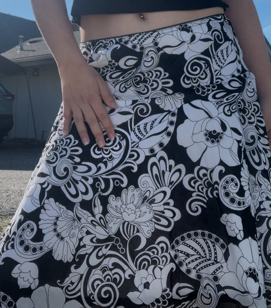 Early 2000s studio 25 midi skirt size large