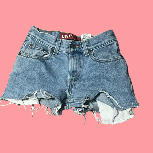 Levi’s distressed cut off shorts from jeans relaxed fit 550 size 25