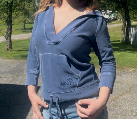 American eagle outfitters early 2000s y2k beach blue sweater size medium