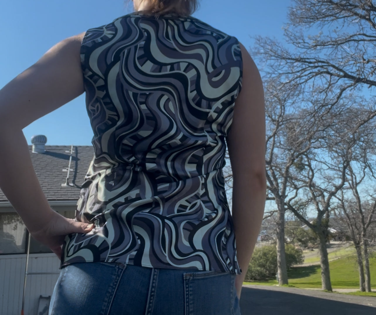 Spense y2k abstract tank top size medium