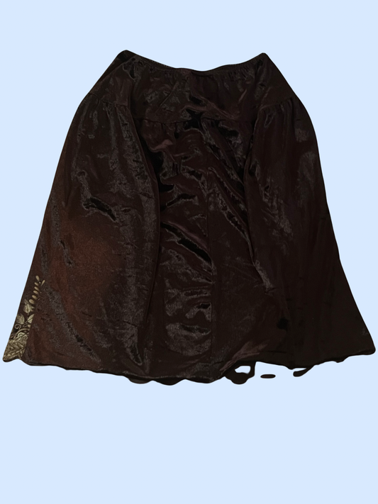 IZ Byer California brown velvet midi fall skirt size large
Runs small/ waistline is stretchy