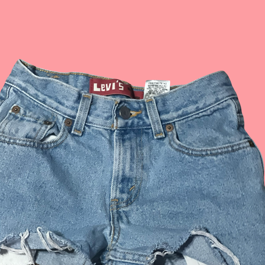 Levi’s distressed cut off shorts from jeans relaxed fit 550 size 25