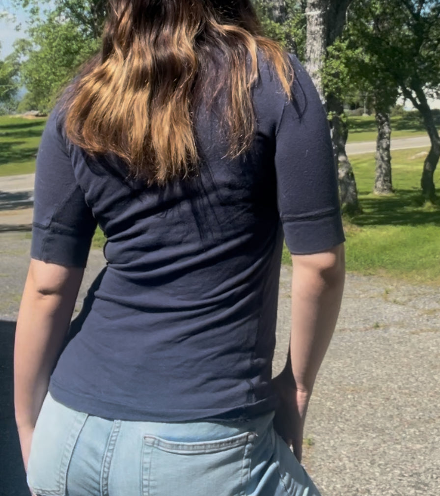 American eagle outfitters vintage early 2000s Y2K Bella swan navy blue mid sleeve top size medium