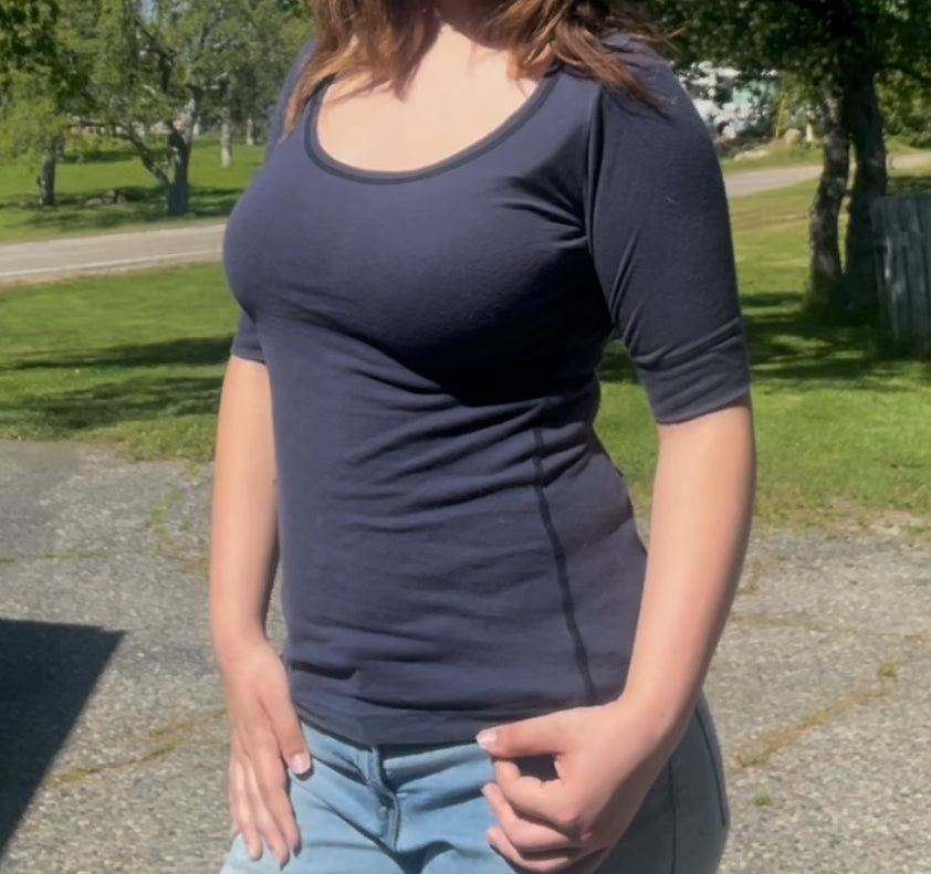 American eagle outfitters vintage early 2000s Y2K Bella swan navy blue mid sleeve top size medium